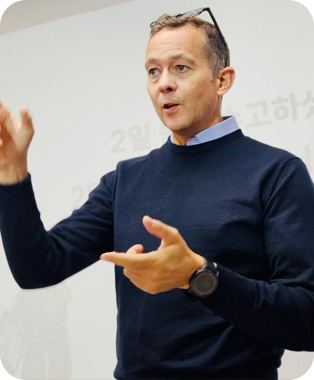 Sean Blair leading a workshop, gesturing as he explains